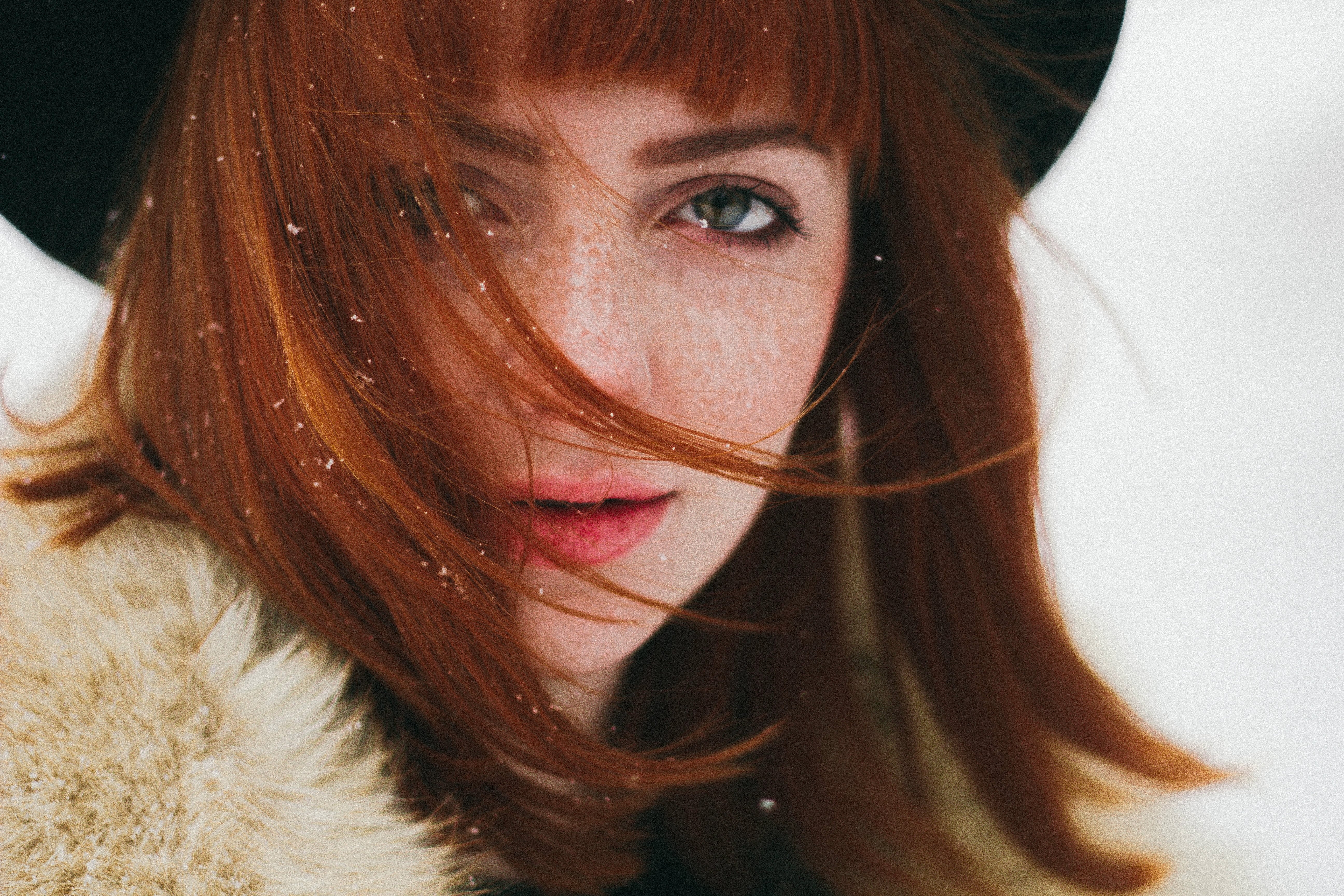 Richtige Pflege im Winter bei trockener Haut & sprödem Haar