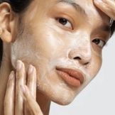 Cosmetici per detergere la pelle del viso