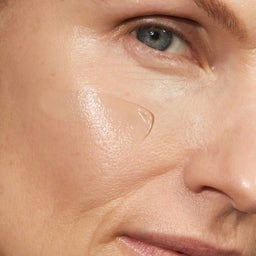 MÁDARA SKINONYM Semi-Matte Peptide alapozó - 25 Linen