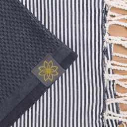 ANNA ANIQ Brisača za hamam - vzorec satja - Midnight Sky