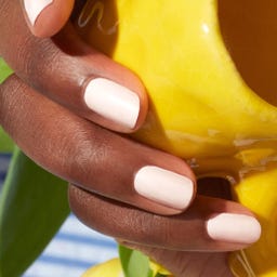 Manucurist Green Flash Gel Nagellack bunte Farbtöne - Créme