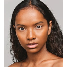 MÁDARA Skin Equal alapozó - 70 Caramel